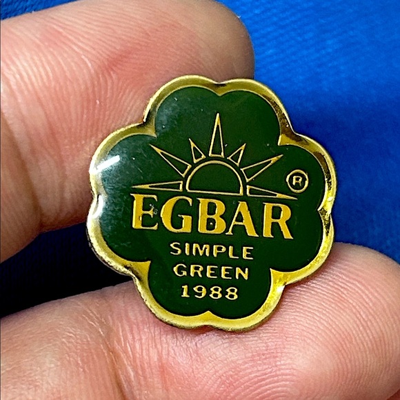 🖤Vintage 1988 EGBAR SIMPLE GREEN lapel pin - Picture 1 of 4